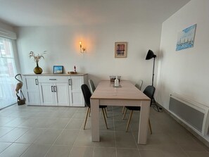 Dining - 2-Room Apartment in Arcachon Center with Balcony, Sleeps 4 (Arcachon)