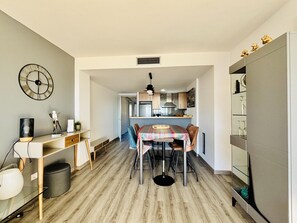 Dining - MIL.LENI I. Dúplex con encanto y vistas al mar en Roses – ¡Disfruta del paseo marítimo! (Roses)