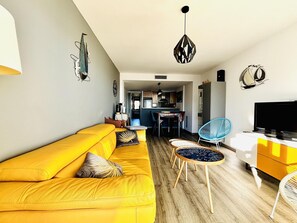 Living area - MIL.LENI I. Dúplex con encanto y vistas al mar en Roses – ¡Disfruta del paseo marítimo! (Roses)