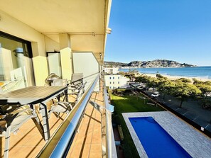 Outdoor dining - MIL.LENI I. Dúplex con encanto y vistas al mar en Roses – ¡Disfruta del paseo marítimo! (Roses)