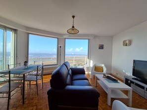 TV - Bright 4-person apartment, sea view with parking (Saint-Brevin-les-Pins)