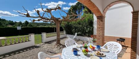 تناول الطعام بالخارج