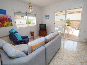 TV - Cozy house near the beach with private pool (L'Escala)