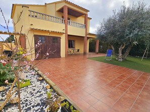 Terrace/patio - Family house with terrace and pool in L'Escala (L'Escala)