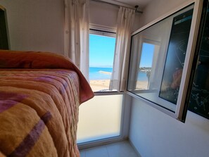 3 bedrooms, free WiFi - Seafront apartment in L'Escala with air conditioning and parking (L'Escala)