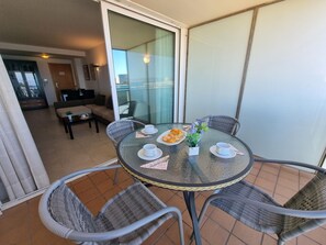 Dining - Seafront apartment in L'Escala with air conditioning and parking (L'Escala)