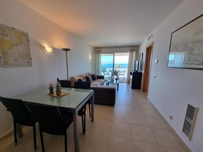 Interior - Seafront apartment in L'Escala with air conditioning and parking (L'Escala)