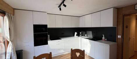 Kühlschrank, Mikrowelle, Geschirrspüler