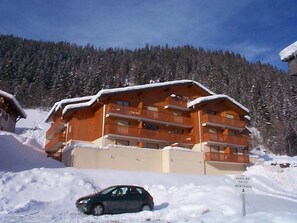Exterior - Cozy apartment in Châtel with balcony, 3 bedrooms, wifi, garage (Châtel)