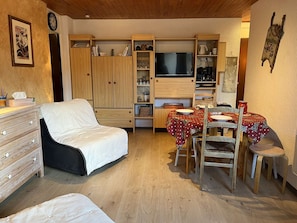 Interior - Cozy apartment, west balcony, quiet, parking included (Vars)