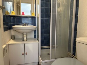 Hair dryer - 2-room apt, 4 sleeps, Saint-Pierre-la-Mer, parking, panoramic view (Fleury-Saint-Pierre-la-Mer)
