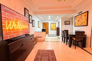 Dining - HiverLux – proche gare & aéroport • parking (Marrakesh)