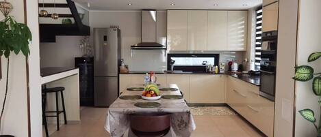 Mikrowelle, Ofen, Herdplatte, Geschirrspüler