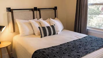 Bureau, fer et planche Ă repasser, Wi-Fi gratuit, draps fournis