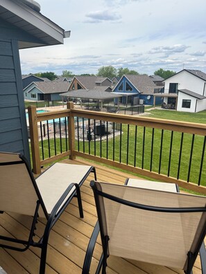 Property grounds - Family-friendly cabin with ideal proximity to pool (Arnolds Park)