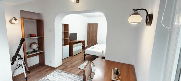2 habitaciones, tabla de planchar con plancha, wifi y ropa de cama
