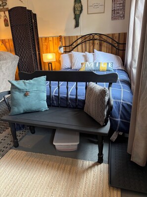 1 bedroom, travel cot, free WiFi, bed sheets