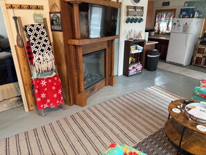 Interior - Cozy Cabin Lakeview of Table Rock Lake with 2 minute walk to the water. (Shell Knob)
