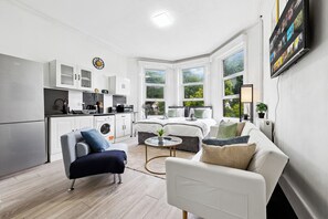 Smart TV - Cozy & Spacious C.LDN Studio - 15Mins To City Centre - With Work Desk (London)