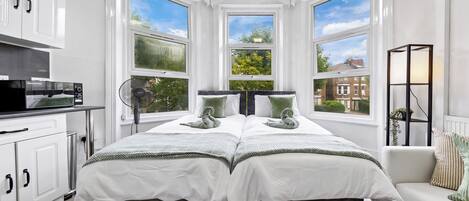 Schreibtisch, Bügeleisen/Bügelbrett, kostenloses WLAN, Bettwäsche