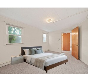 Iron/ironing board, WiFi, bed sheets - Fabulous 4-bedroom house with AC in charming Rexhame Beach (Marshfield)