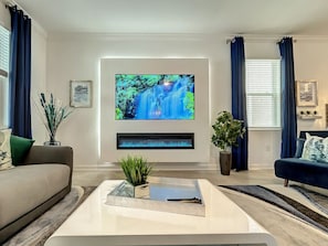 Smart-tv, eldstad, tv-spel och bordsfotboll