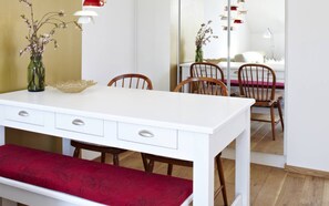 Dining - KÖNIGSschlaf's sunny apartment with large balcony (Konstanz)