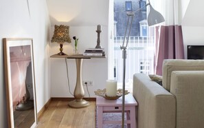 Living area - KÖNIGSschlaf's sunny apartment with large balcony (Konstanz)