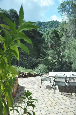 تناول الطعام بالخارج