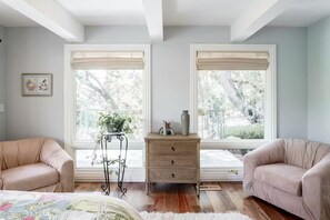 Työpöytä, silitysrauta/-lauta, vauvan matkasänky, ilmainen Wi-Fi