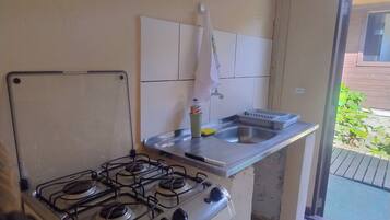 Full-size fridge, microwave, oven, blender