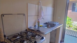 Refrigerador con freezer, microondas, horno, licuadora