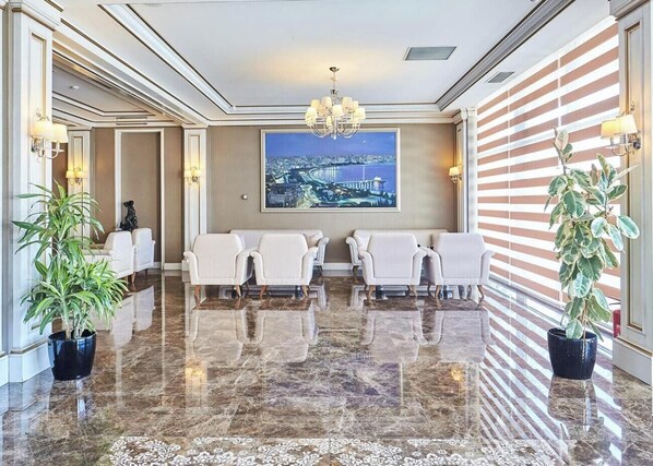 Coin salon dans le hall