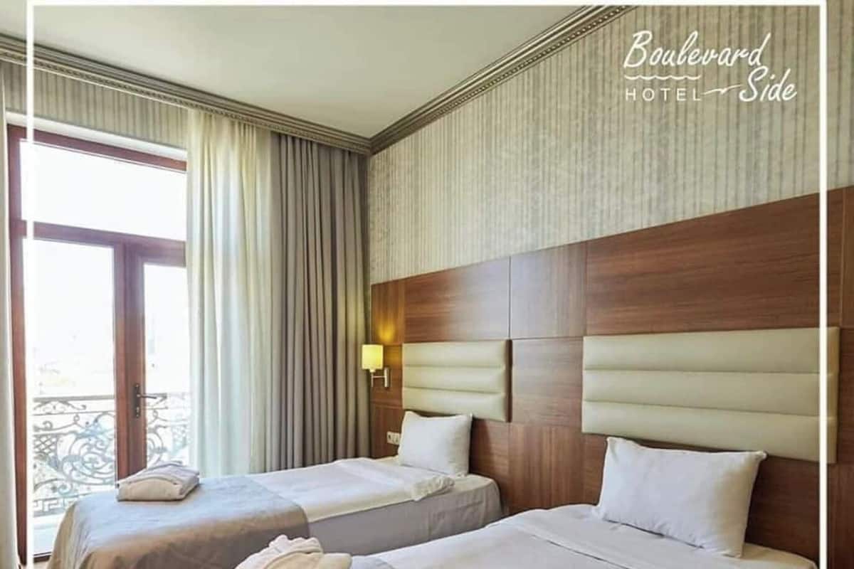 Twin Room | Desk, free WiFi