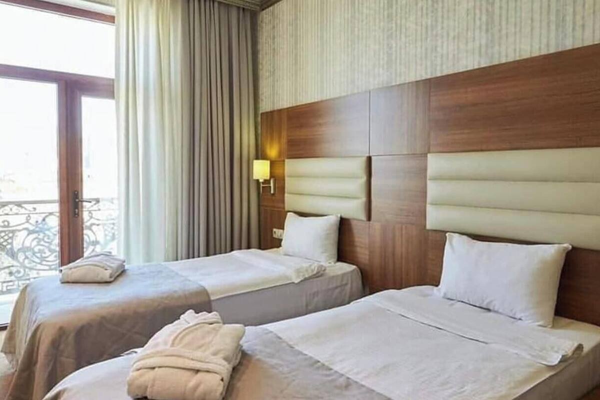 Twin Room | Desk, free WiFi