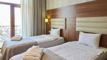 Tvåbäddsrum | Skrivbord och gratis wi-fi