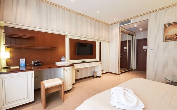 Double Room | Desk, free WiFi