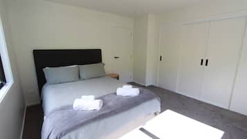 4 bedrooms, WiFi, bed sheets