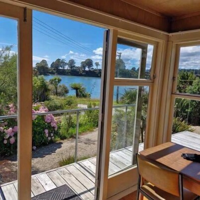 Estuary View - Peaceful Onekaka Retreat