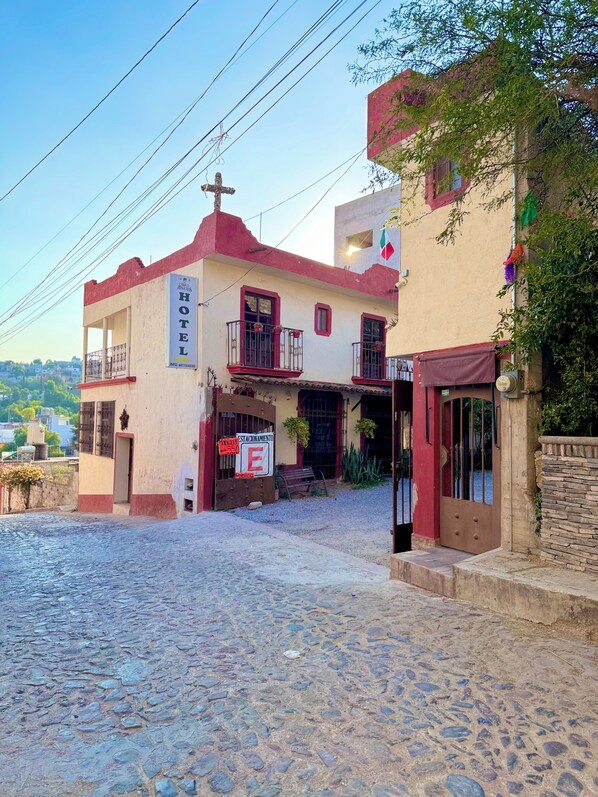 Exterior - Hotel Casa de los Abuelos (Bernal)
