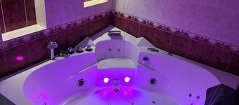 Entire house with 5 rooms, garden, 2 terraces, barbecue house and jacuzzi