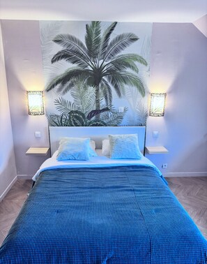 House | Blackout drapes, soundproofing, iron/ironing board, free WiFi