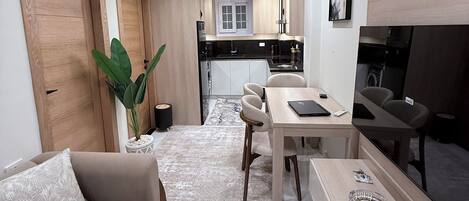 Smart TV, music library, video library, stereo