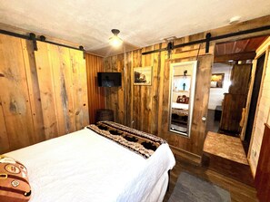 WiFi, bed sheets - Fireside Cabin (Bayview)