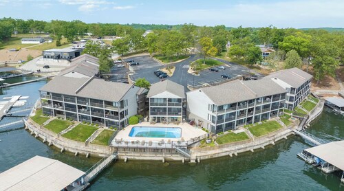 Beautifully Updated Lakefront Condo – Cozy, Quiet, and Close to the Action!