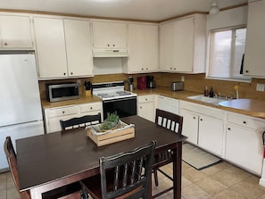 Private kitchen - Delightful 2-bedroom apartment #4 with large yard in vibrant Lehi (Lehi)