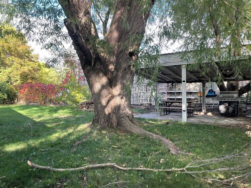 Delightful 2-bedroom apartment with large yard in vibrant Lehi