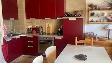 Frigorifero, forno, piano cottura, lavastoviglie