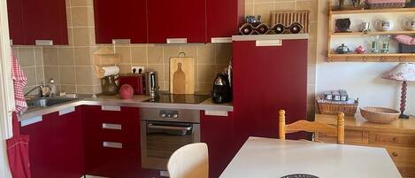 Kühlschrank, Ofen, Herdplatte, Geschirrspüler