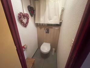 Hårtork, bidé, tvål och schampo